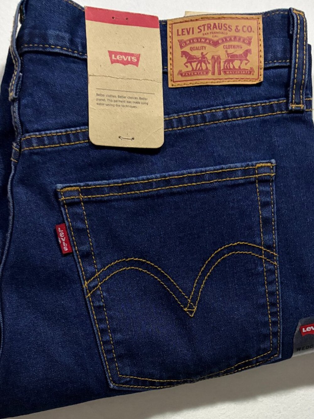 Levi's Wedgie Fit Button Fly Jeans Dark Wash Size 31x27 NWT